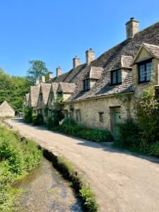 Arlington Row in Bibary. Kids activities Cotswolds – Cotswolds with Kids