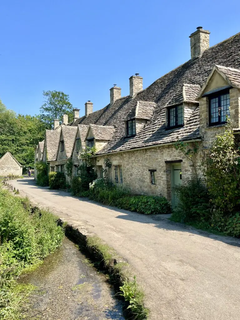 Arlington Row in Bibary. Kids activities Cotswolds – Cotswolds with Kids